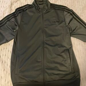 Adidas size medium. Has two zipper pockets on the side. Dark gray.